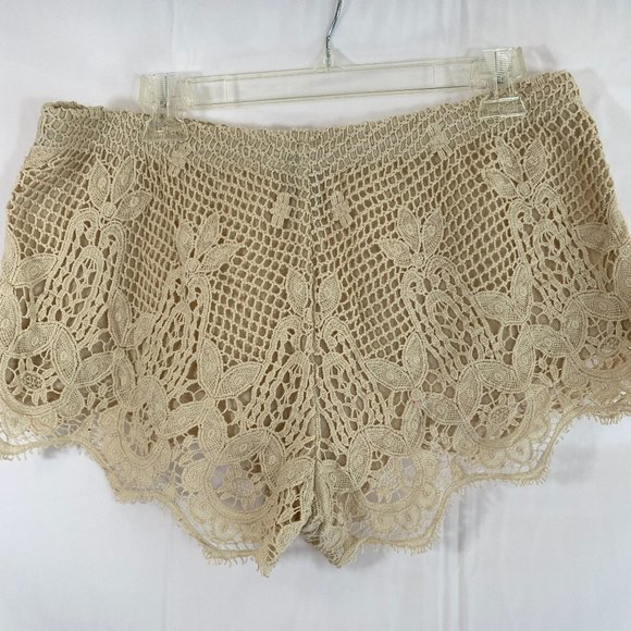 SOLD. EXPRESS Womens Beige Crochet Lined Short Shorts NWOT - Picture 8 of 11